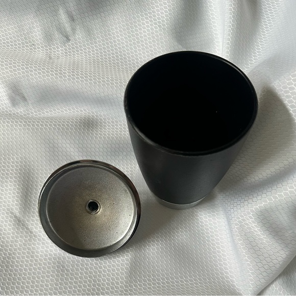 Storage Container w/Lid - Picture 6 of 6